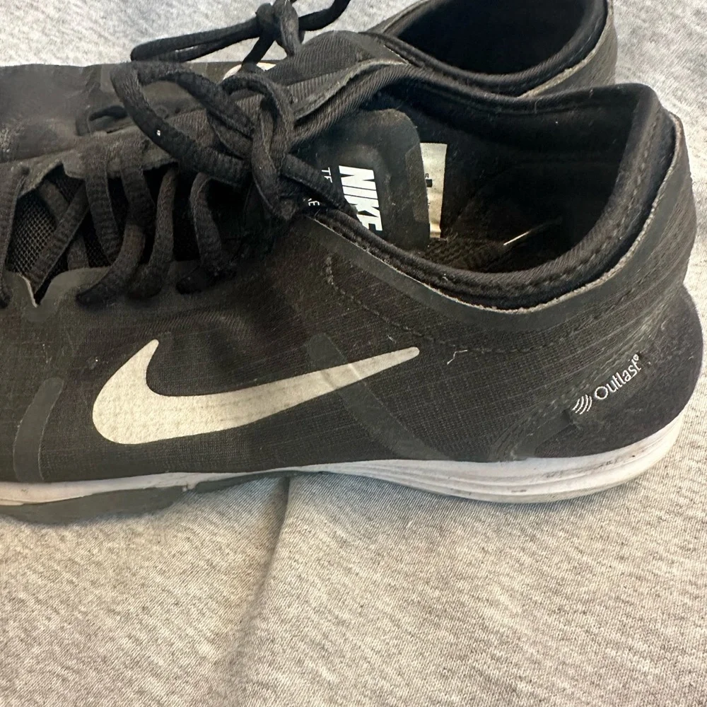 Size 9 Nike Trainers Sneakers flawed sporty walking shoes